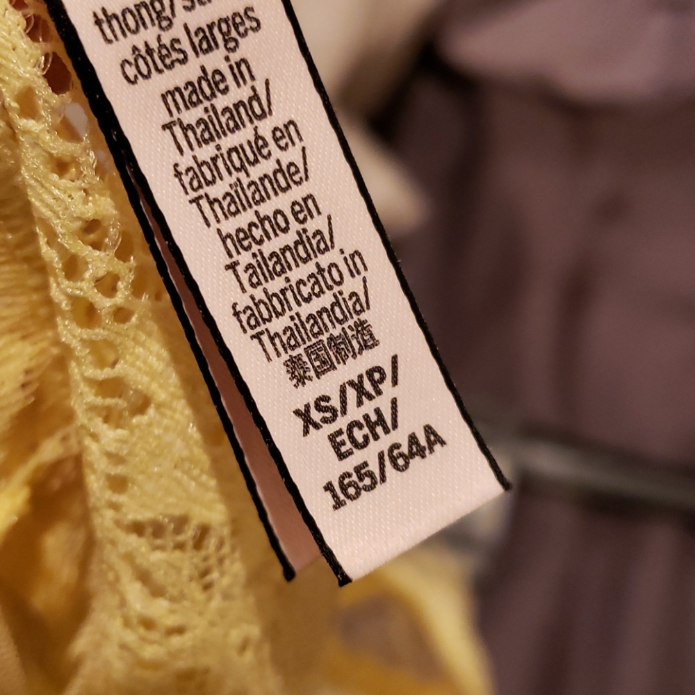 Victoria's secret  Panties - Picture 3 of 3